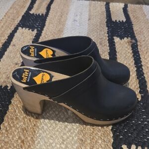 Swedish Hasbeens Black Leather Mules with Wooden Heel, Size 39, GUC Clogs